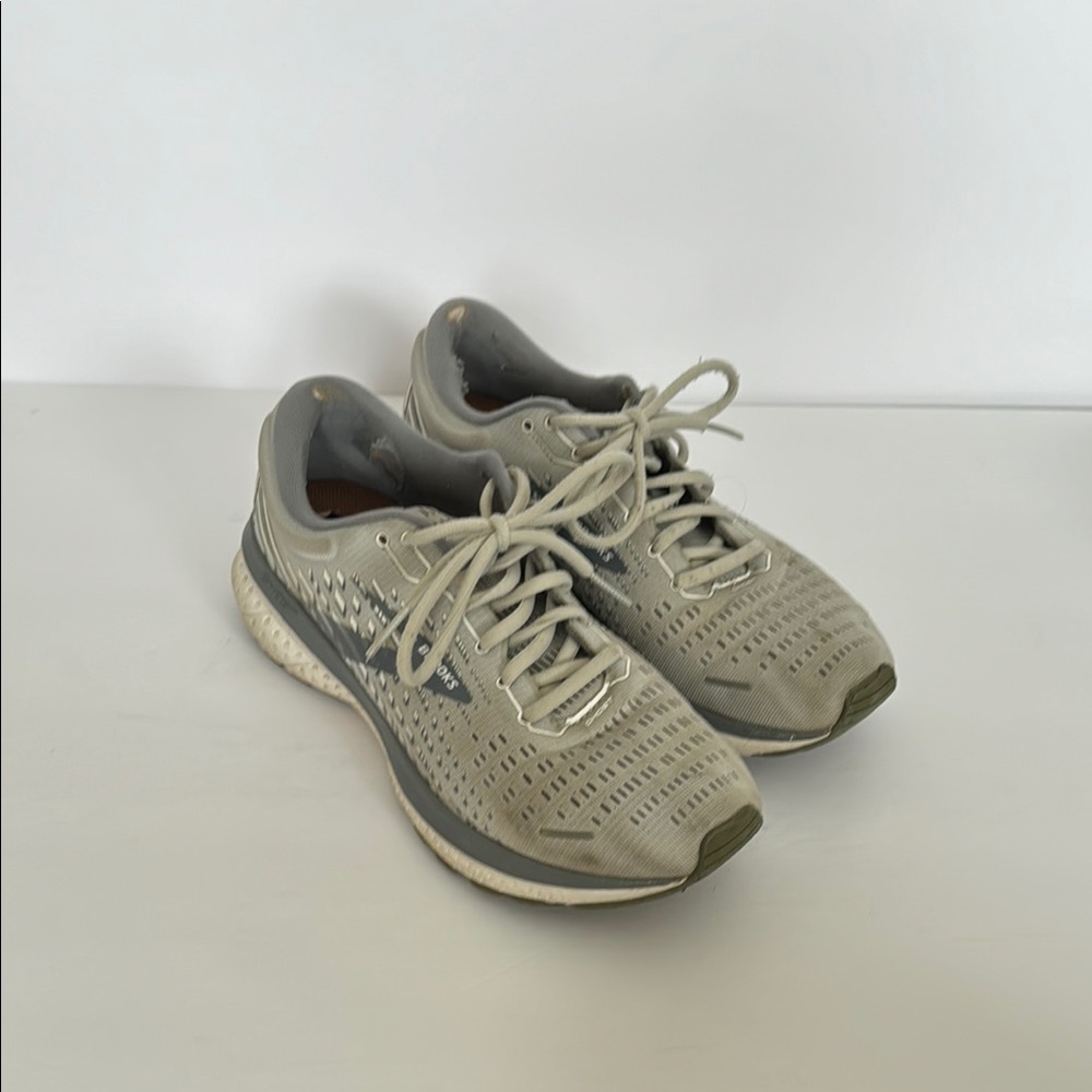 Brooks Sneakers